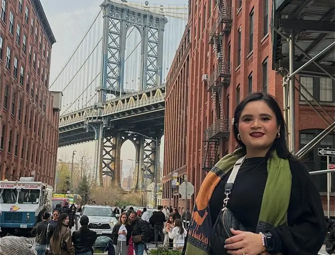 Marisol Ibarra with the Brooklyn Bridge in the background