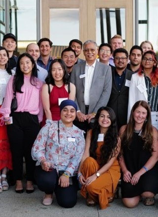 UC Davis Full-Time MBA Class of 2023 group photo