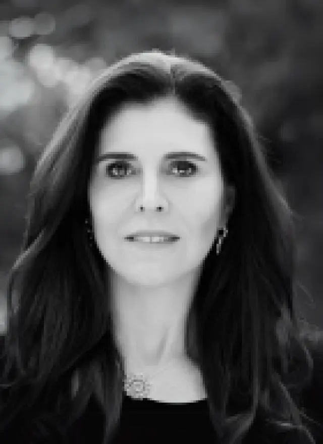 headshot of Fabiana Alves