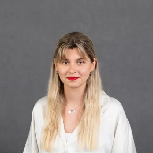 Headshot of Amber Sillis