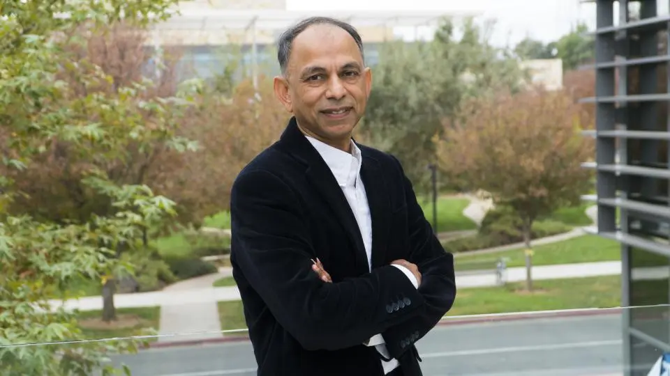 Portrait of Hemant Bhargava