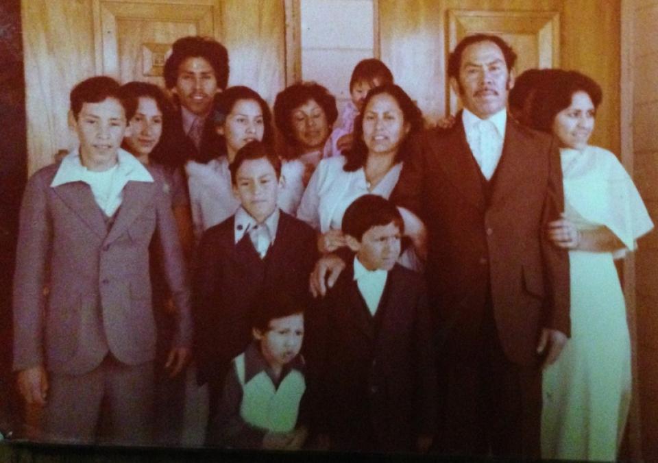 Benigno Salazar and his family prior to immigrating to the U.S.