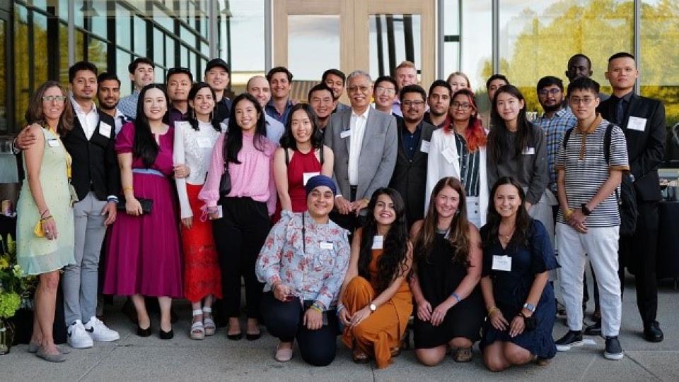 UC Davis Full-Time MBA Class of 2023 group photo