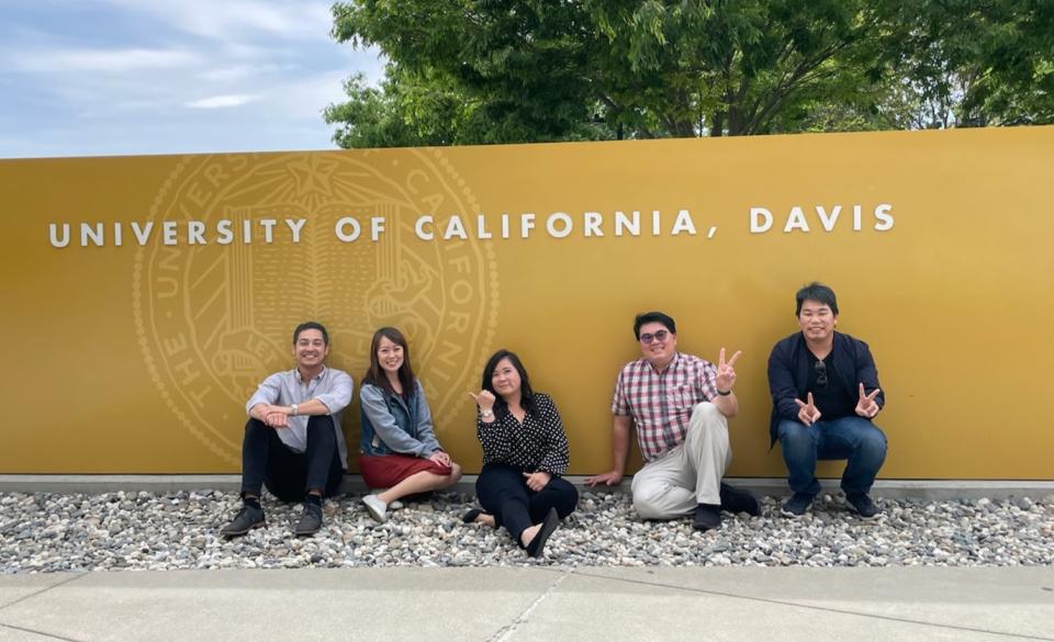Gianne Yeung and MBA student leaders take a photo at UC Davis' main campus
