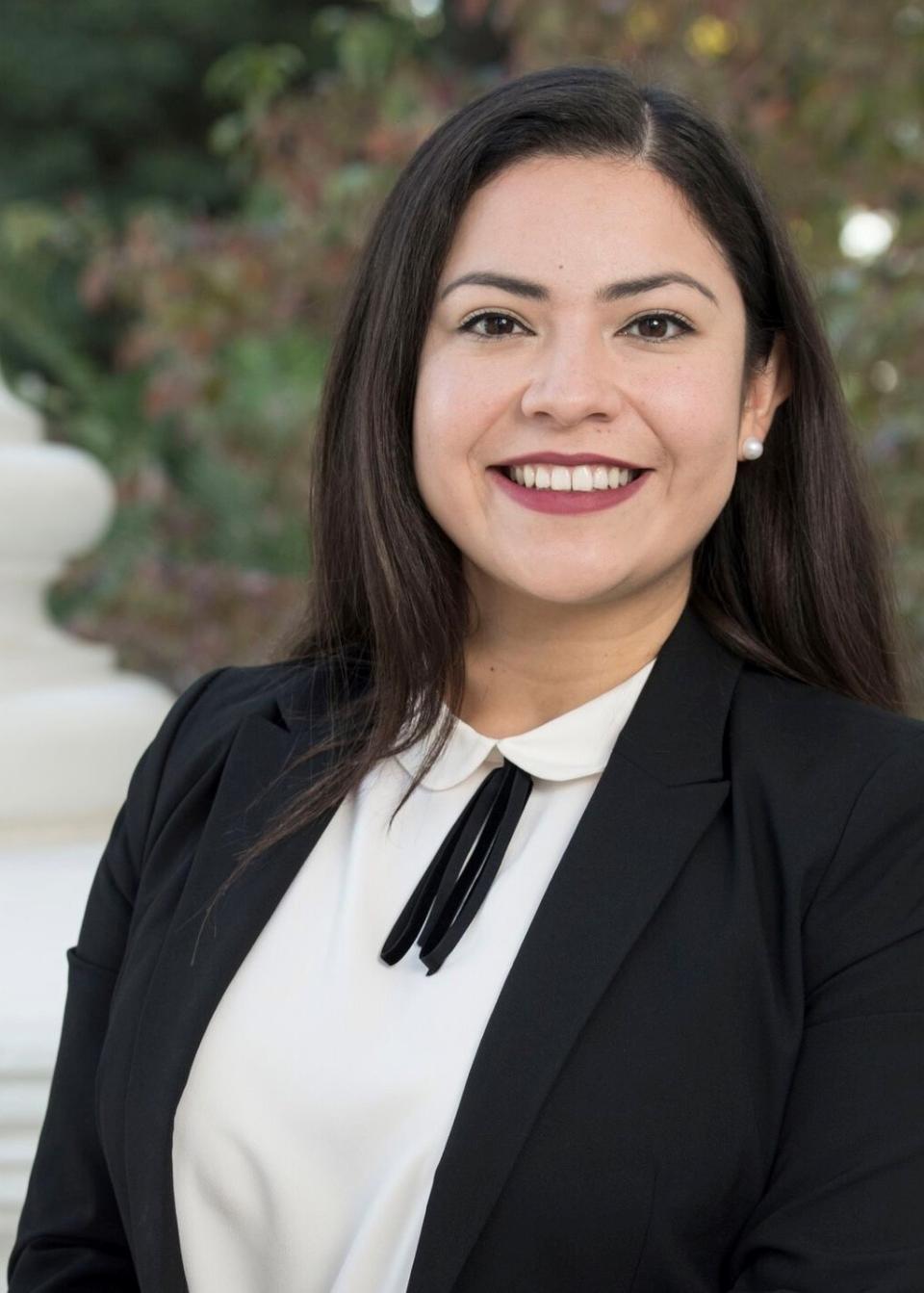 Headshot of Lucia Saldivar