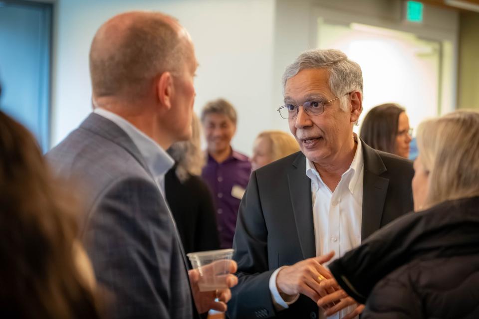 Graduate School of Management Dean Rao Unnava speaks with attendees during a reception at Gallagher Hall before the Dean’s Distinguished Speaker presentation.