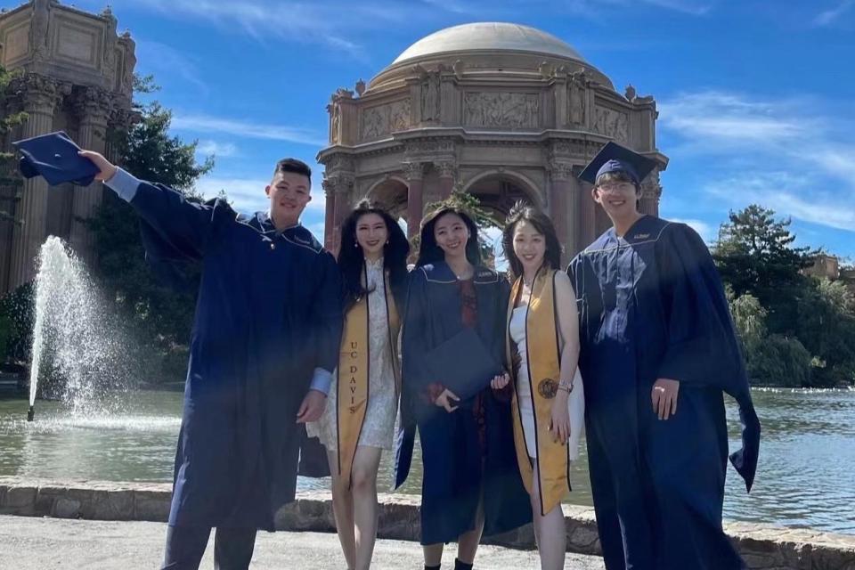 Ethan Meng and fellow 2022 MSBA graduates at the Palace of Fine Arts in San Francisco