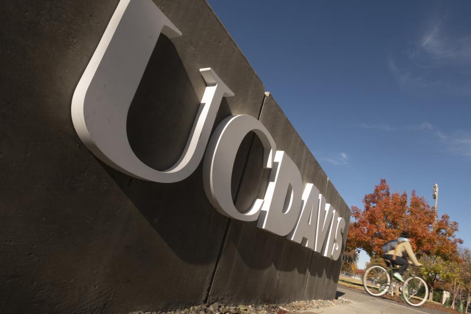 UC Davis welcome sign