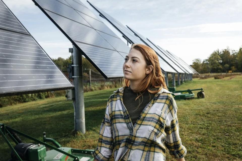 woman-in-front-of-solar-panels.width-880