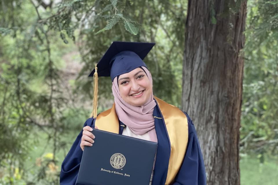 Amna Abunijem MBA 22